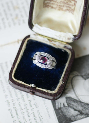 Bague Art Déco en Platine, Rubis et Diamants 58 Facettes