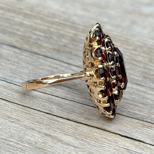 Bague 59 Bague marquise en or rose, grenats 58 Facettes 281