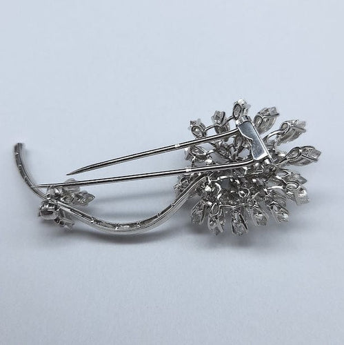 Broche BROCHE MOTIF FLORAL PLATINE ET DIAMANTS 58 Facettes 250194