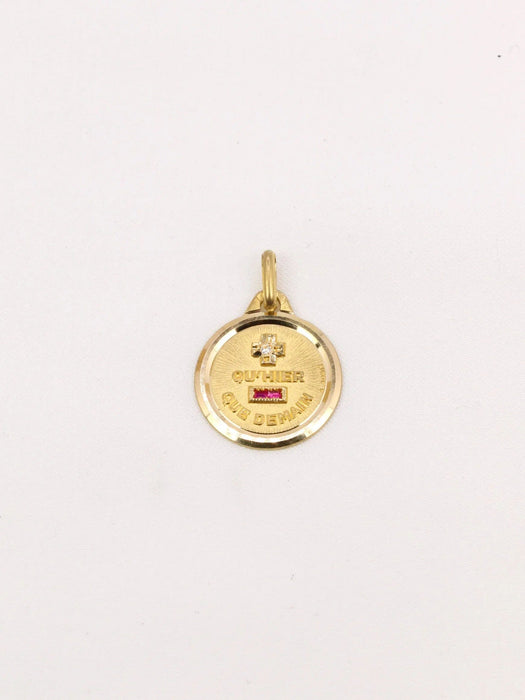 Pendentif Médaille amour Augis ronde Plus qu'hier moins que demain or jaune diamant rubis 58 Facettes J515