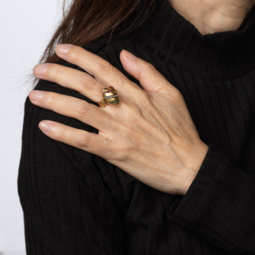 Bague Bague ancienne française Belle Époque en or jaune 18 carats, sertie de diamants, rubis et émeraudes, taille 7,5. 58 Facettes G14137