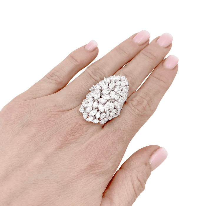 53 Bague Messika, diamants navette, or blanc. 58 Facettes 34217