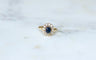 Bague 52.5 Bague Marguerite Ancienne Saphir 0,85 Cts et Diamants sur Or jaune 58 Facettes