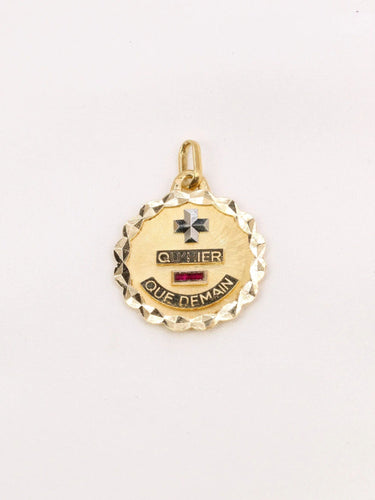 Pendentif Médaille amour Augis ronde Plus qu'hier moins que demain or jaune rubis 58 Facettes J491