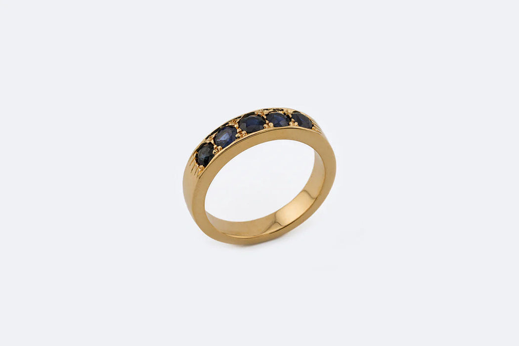 Yellow gold river with sapphires