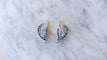 Boucles d'oreilles Clips Plume Or Blanc et Saphirs Années 60 58 Facettes