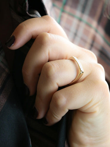 DINH VAN x PIERRE CARDIN Neliönmuotoinen keltakultainen sormus 