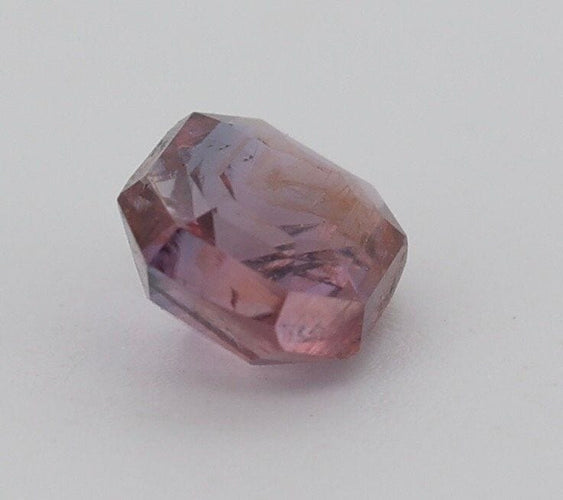 Gemstone Saphir padparadscha 0.87cts non chauffé non traité certificat CGL 58 Facettes 454