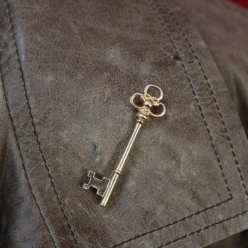 Tiffany & Co. - Vintage Gold Tiffany & Co. Key Brooch 58 Facettes A2006S