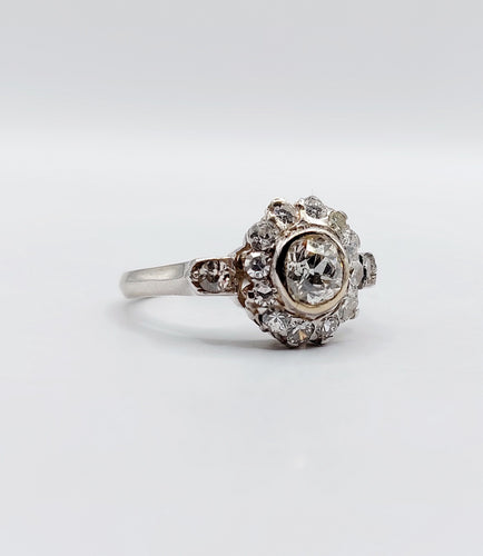 Bague 52 Bague marguerite art deco or blanc 18k et 1,02 carats diamant taille ancienne (circa 1940) 58 Facettes A05086