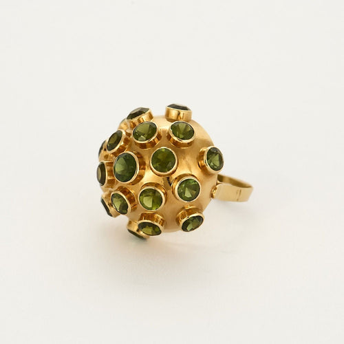 Bague 49,5 Bague dôme en or jaune et tourmalines vertes 58 Facettes MAN1695X2