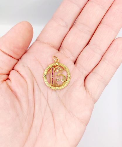 Pendentif Pendentif chiffre 13 or jaune, rubis et diamants taille rose (circa 1910) 58 Facettes A06108