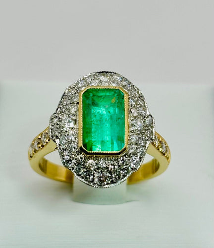 Bague 53 Bague en or et platine ornée d'une émeraude et de diamants 58 Facettes 50331