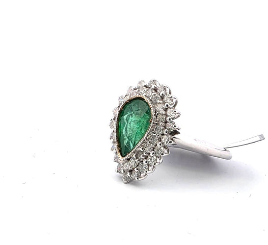 Anello in oro bianco con smeraldo centrale e diamanti a contorno 58 Facettes