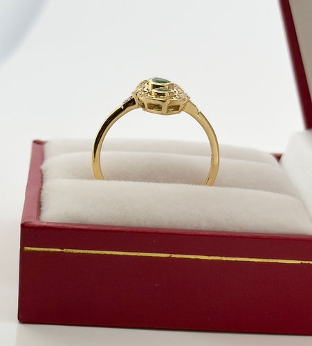 Bague 54 Bague marquise style ancien en or émeraudes et diamants 58 Facettes