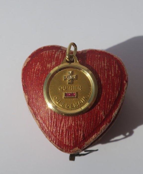 AUGIS - Love Medal pendant