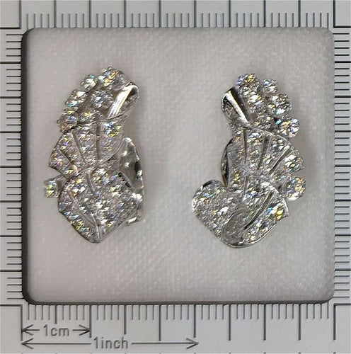 Boucles d'oreilles Boucles d'oreilles élégantes en platine et diamants des années 1950 avec une touche Art déco 58 Facettes 24129-0371