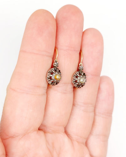 耳钉 18k玫瑰金维多利亚风格，银和玫瑰式切割钻石镶嵌于金箔上（约1870年） 