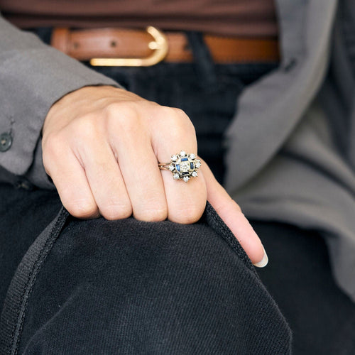 Bague 54 Bague en or blanc, diamants et saphir 58 Facettes 250352