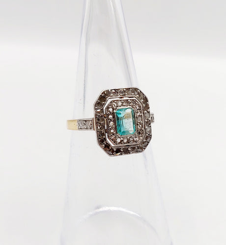 Ring Art Deco i 18k guld och Platina, smaragd och rosenstensslipade diamanter 