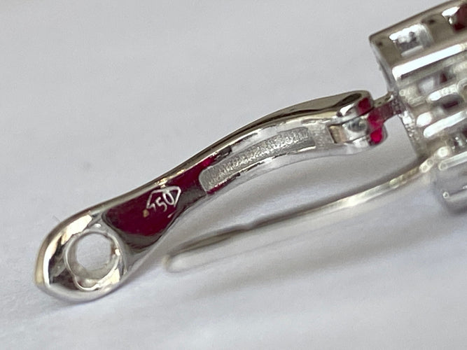 Boucles d'oreilles Boucles d'oreilles puces exquises en or blanc, serties d'un rubis rouge de 4,32 carats et de diamants 58 Facettes