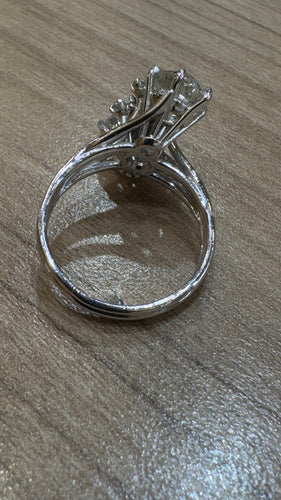 Old ring in platinum and diamonds