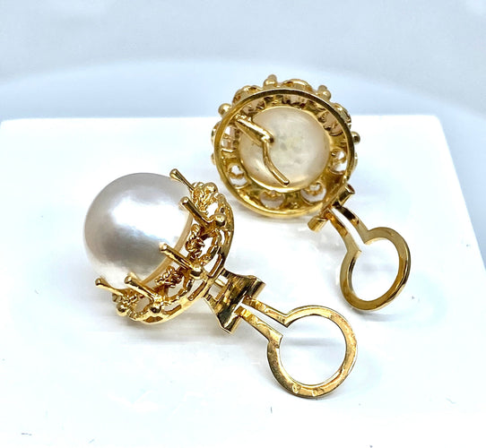 Bague 52 Bague et boucles d’oreilles en or jaune 18 carats et perles mabé. 58 Facettes AB309