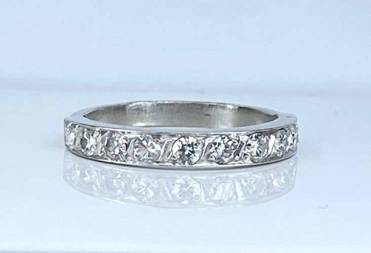 Bague 50 Demie alliance en platine et diamants 58 Facettes AB615