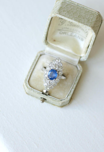 Bague 58 Bague Marquise en Or blanc, Saphir de Ceylan et Diamants 58 Facettes