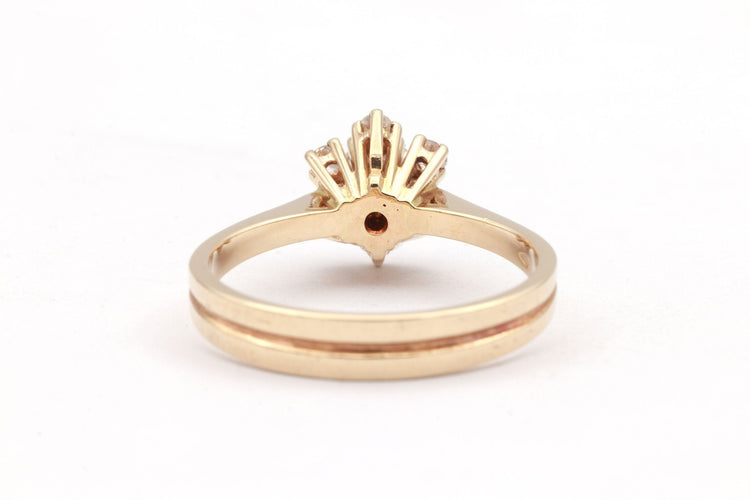 Bague 54 Bague contemporaine en or jaune sertie de diamants 58 Facettes A051