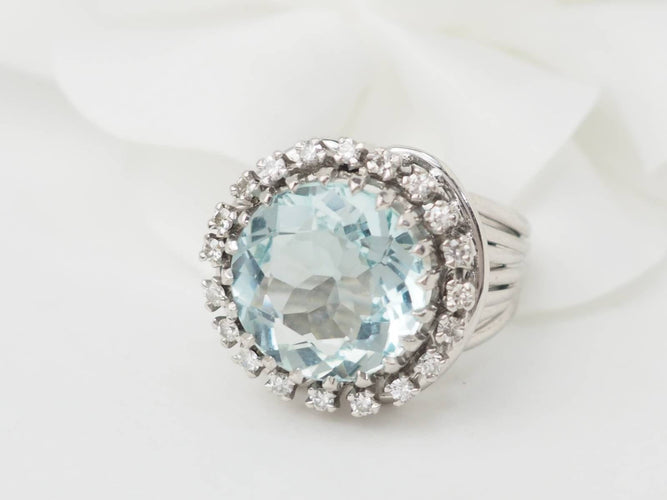 Bague 51.5 Bague importante en or blanc, platine, aigue marine et diamants 58 Facettes 33210