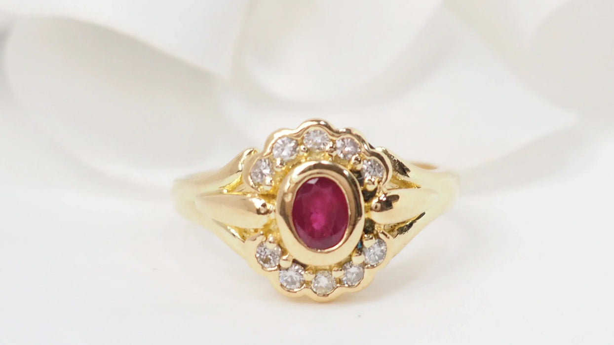 Bague 53 Bague marguerite en or jaune, rubis et diamants 58 Facettes 22842