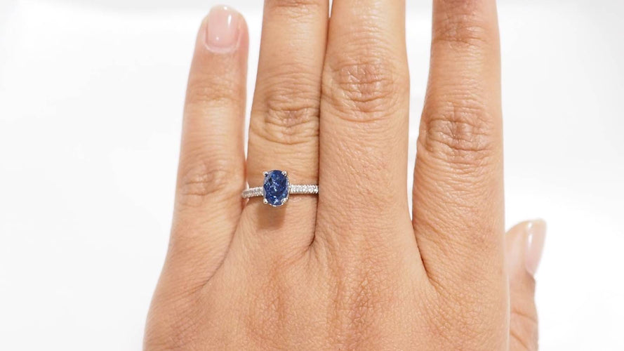 Bague 54 Bague en or blanc, saphir ovale et diamants 58 Facettes 29190