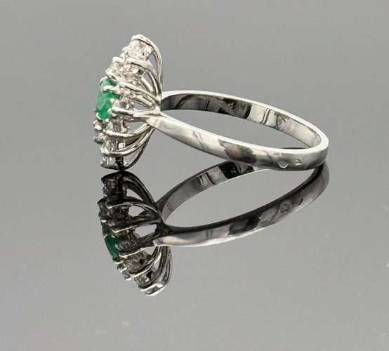 Bague 53 Bague marquise or gris, émeraude, diamant 58 Facettes