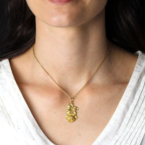 Pendentif Pendentif ancien à la rose en or 58 Facettes 25-108