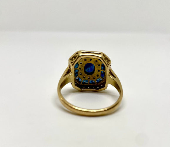 Bague 57 Bague Art Déco or jaune, saphirs et diamants 58 Facettes