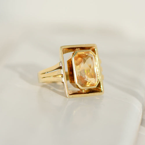 Vintage yellow gold ring with a large citrine – architectural design 