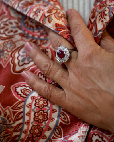 Bague 55.5 Bague Cocktail Ovale Rubis Cabochon et Diamant 58 Facettes A11146