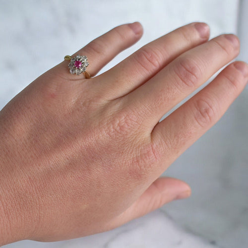 Bague 48 Bague Marguerite Ancienne Or 18 Carats, Diamants et Rubis - Circa 1900 58 Facettes 300-1