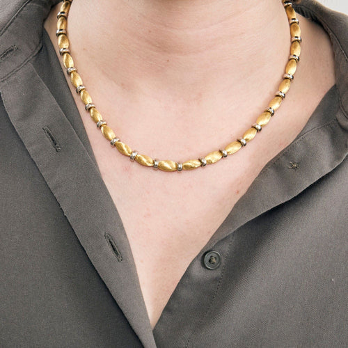 Collier Elégant Collier Or jaune Guilloché et Perles d'Or Gris 58 Facettes ENG10248