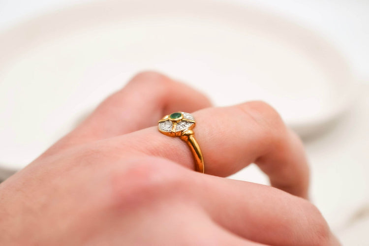 Bague 49 Bague Art Déco Ovale or jaune et Émeraude 58 Facettes 3819