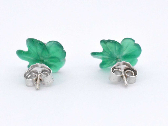 Boucles d'oreilles Boucles d'oreilles en or blanc 0,18 carat avec fleur précieuse verte et gros diamants 58 Facettes 2258