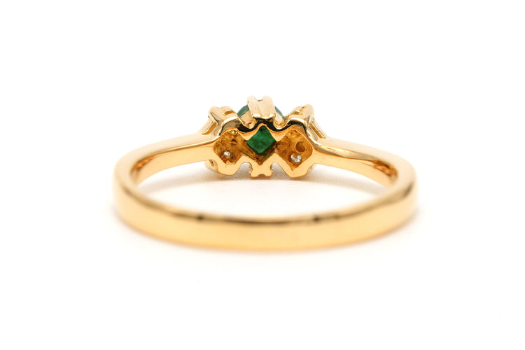 Bague 52 Bague contemporaine émeraude et diamants taille brillant en or jaune 18 carats 58 Facettes B783