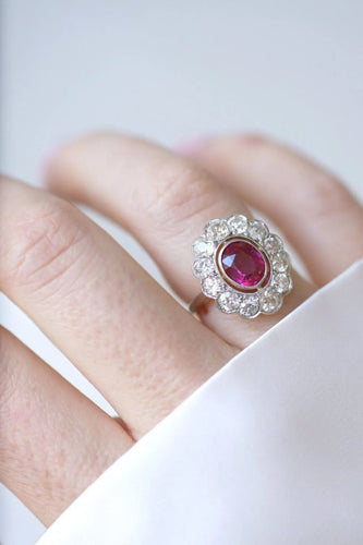 Bague Bague marguerite, rubis Birman non chauffé 1.60 Cts, diamants 58 Facettes
