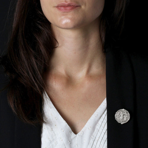 Broche Broche en argent scène de danse baroque 58 Facettes CVBR98