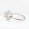 Bague Bague rosette avec diamant central et halo de diamants en or blanc 18 carats 58 Facettes 136043