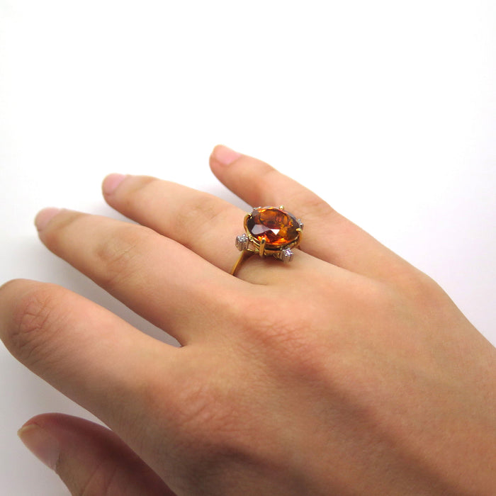 Yellow gold and citrine ring