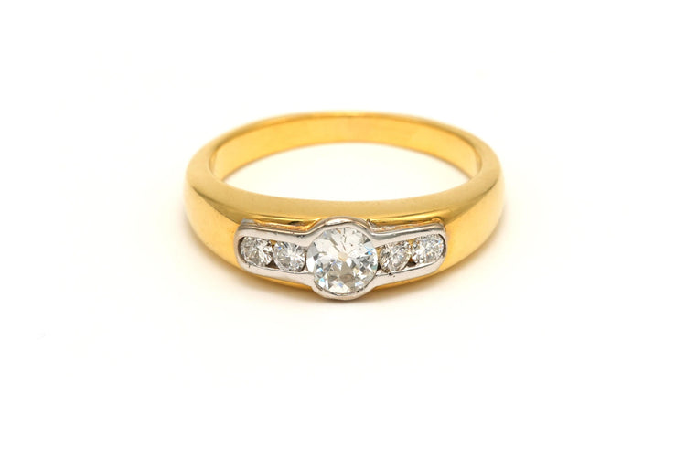 Bague 58 Bague contemporaine en or jaune et blanc 18 carats sertie de diamants "taille" brillant (+-0,56 ct) 58 Facettes B647