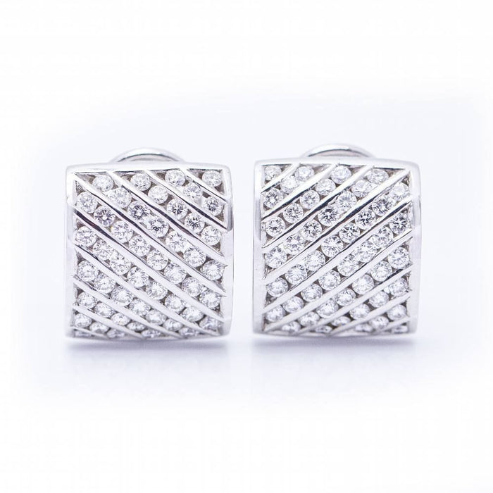 Boucles d'oreilles Boucles d'oreilles en or blanc avec diamants 58 Facettes N102944EJ