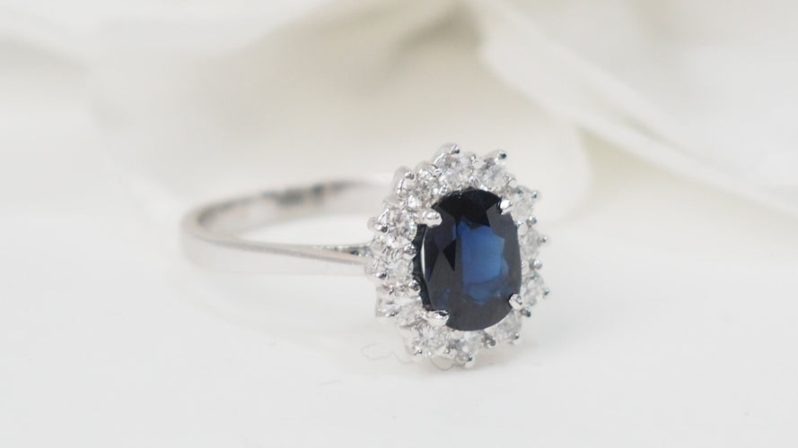 Bague Bague marguerite en or blanc, saphir et diamants 58 Facettes